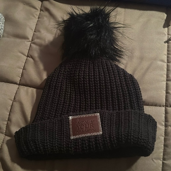 love your melon Accessories - Love your melon beanie black with removable pom